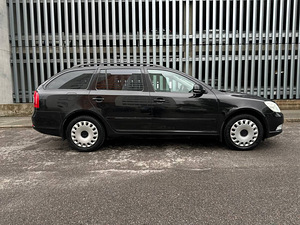 Skoda Octavia (6 фото из 11)