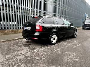 Skoda Octavia (7 фото из 11)