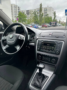 Skoda Octavia (10 фото из 11)