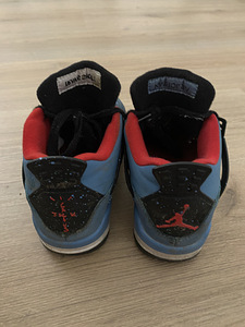 Müün Jordan 4 Travis Scott tossud (6 foto / 9)
