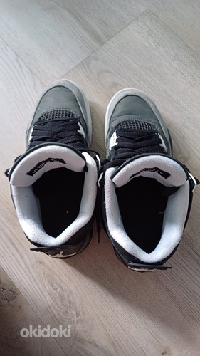 Müün Jordan 4 "Fear" tossud (40.5 eu)