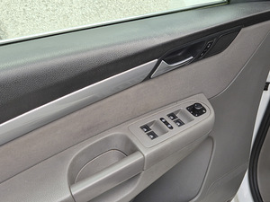 Volkwagen Sharan (6 foto / 7)
