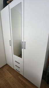 Suur 3 uksega riidekapp peegli ja sahtlitega (2 foto / 7)