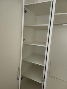 Suur 3 uksega riidekapp peegli ja sahtlitega (4 foto / 7)