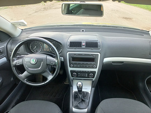 2010 Škoda octavia 1,6d manual (6 foto / 15)