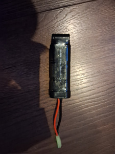 Продам ак в комплекте 2 бункера и 1 акум на 8.4 V цена (3 фото из 6)
