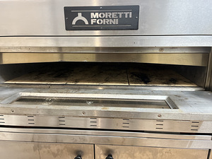 Газовая печь для пиццы Moretti Forni с подогревом (2 фото из 2)