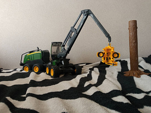 Mängukombain JohnDeere.