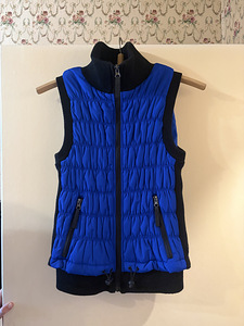 Müüa tüdrukute vest (1 foto / 4)