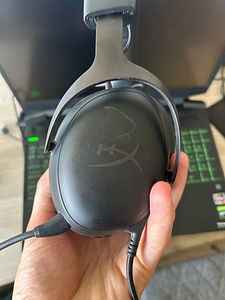 HP Pavillion Gaming 15 / HyperX Cloud II / HyperX Pulsefire (5 foto / 10)