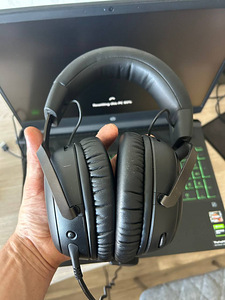 HP Pavillion Gaming 15 / HyperX Cloud II / HyperX Pulsefire (7 foto / 10)