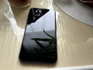 iPhone 11 64 ГБ (2 фото из 6)