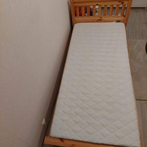 Voodi koos madratsiga (1 foto / 2)