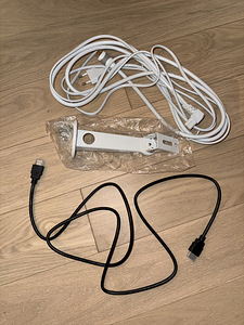 Kaasaskantav miniprojektor + kinnitus ja kaablid (2 foto / 2)