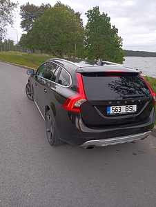 Volvo v60 2010 (8 фото из 12)