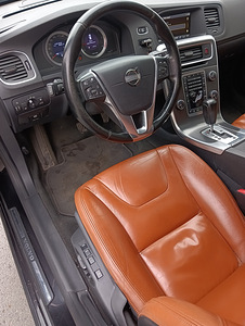 Volvo v60 2010 (10 фото из 12)