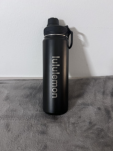 Lululemon Musta Juomapullo 700ML (1 valokuva sivusta 3)