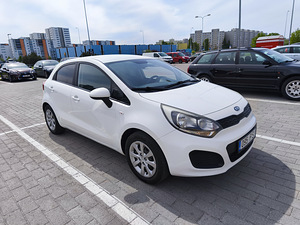 Kia Rio (3 фото из 10)