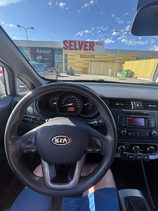 Kia Rio (6 foto / 10)