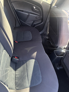 Kia Rio (8 foto / 10)