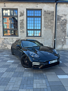 M/V Porsche Panamera (1 foto / 12)