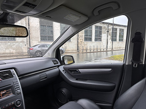 Mercedes-Benz B180 (8 foto / 9)