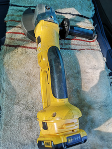 Dewalt nurklihvija (2 foto / 3)