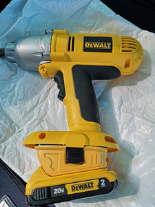 Гайковёрт Dewalt (3 фото из 3)