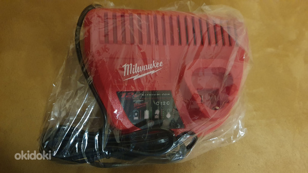 Зарядное устройство и аккумуляторы Milwaukee M12 (фото #4)