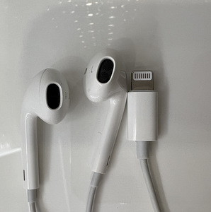 Airpods (проводные) (3 фото из 4)