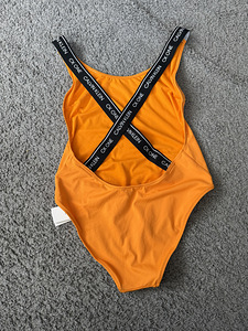 Uus Calvin Klein trikoo s ja m (2 foto / 6)