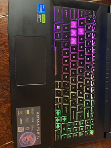 MSI Katana 15 B13V (2 foto / 3)