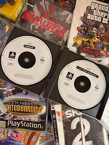 C-12 Final Resistance; Medievil - PlayStation 1 (3 foto / 3)
