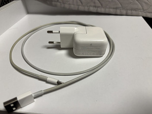 iPhone 8 (64GB) + adapter 12W, cable (4 foto / 4)