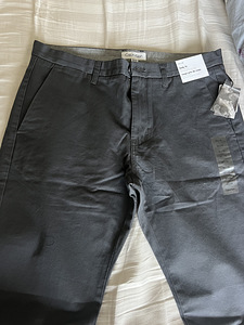Uued Calvin Klein püksid. Suurus 32/32 (1 foto / 3)