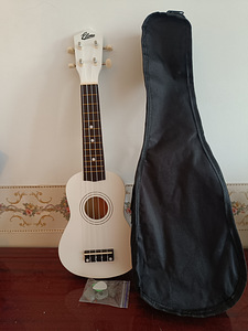 Укулеле (3 фото из 3)