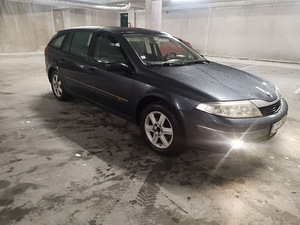 Renault Laguna (10 фото из 11)