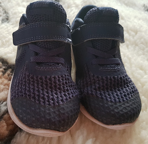 Nike кроссовки (2 фото из 3)