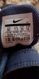 Nike кроссовки (3 фото из 3)