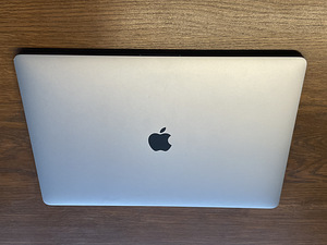 Macbook Pro 15 2.6 i7/16gb/500gb/2018 (2 foto / 3)