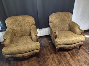 Kaks antiikstiilis tugitooli (2 foto / 3)