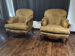 Kaks antiikstiilis tugitooli (1 foto / 3)