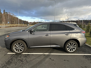 ПРОДАЕТСЯ LEXUS RX450h (2 фото из 5)