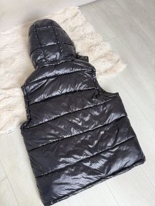 Moncler жилетка (2 фото из 2)