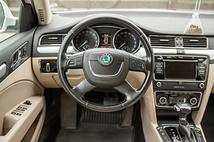 Skoda Superb 2.0 103kW (8 foto / 13)