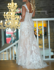 Свадебное платье (8 фото из 8)