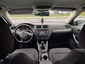 Volkswagen Jetta (9 foto / 11)
