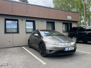 Honda Civic 5D 1.4i (2 foto / 11)