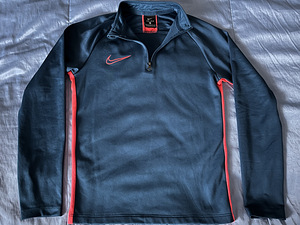 Laste Nike treeningsärk S (1 foto / 3)