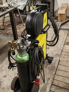 Esab 4004i pulse U82 keevitusaparaat (2 foto / 6)